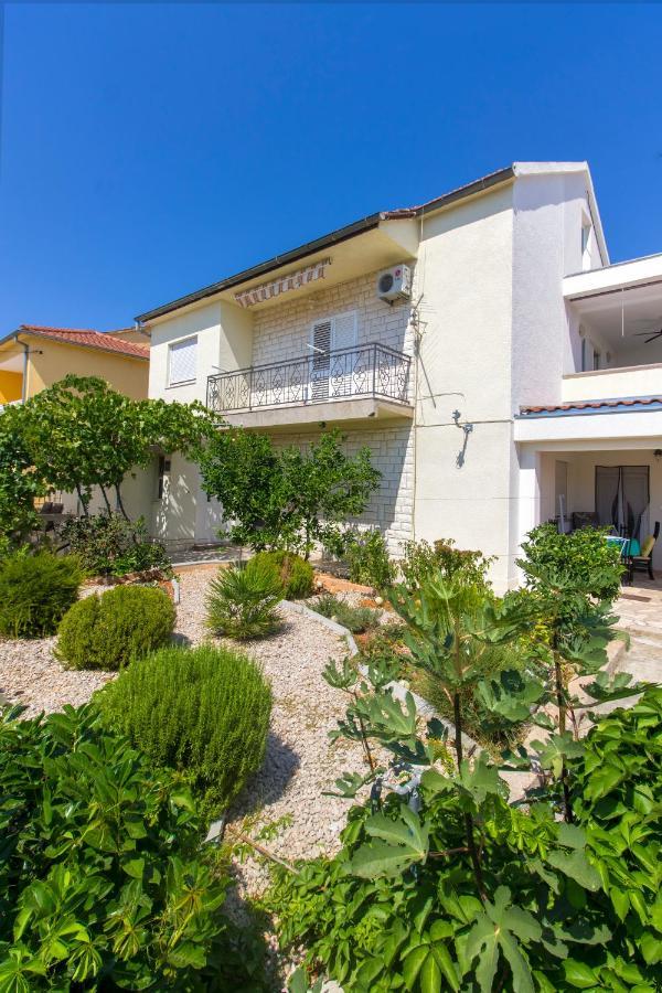 Apartment Seaside, Free Parking Шибеник Экстерьер фото